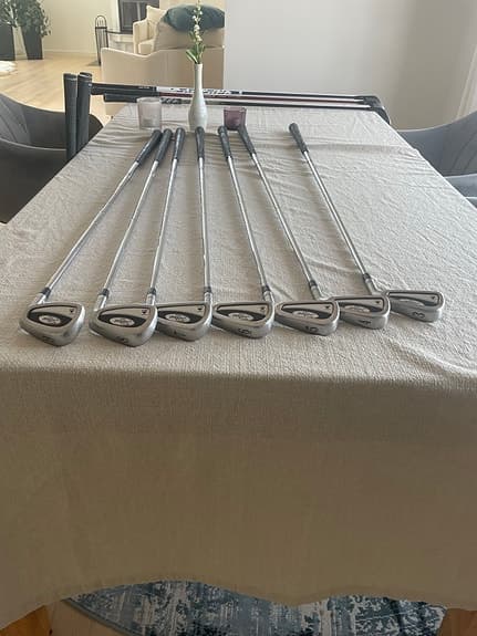 Komplett Titleist golfset med järnklubbor, wedges och träklubbor