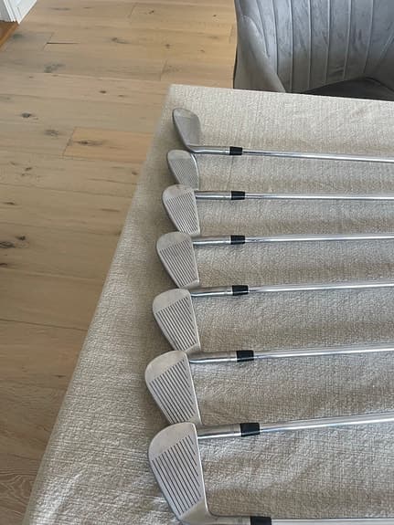 Komplett Titleist golfset med järnklubbor, wedges och träklubbor