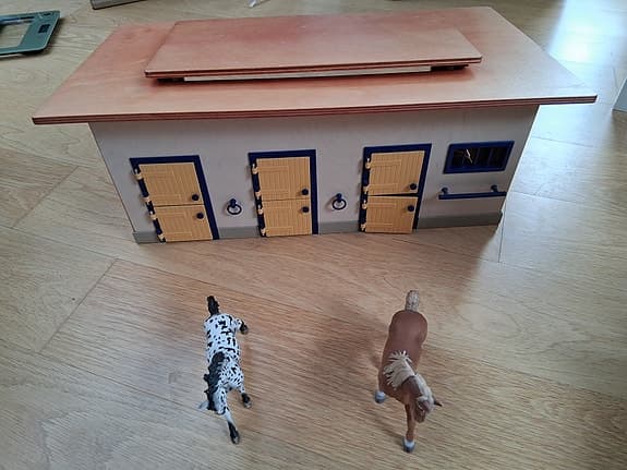 Schleich stall med hästar