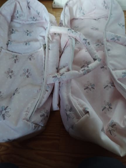 2 stycken babynest Skrållan nallen medföljer