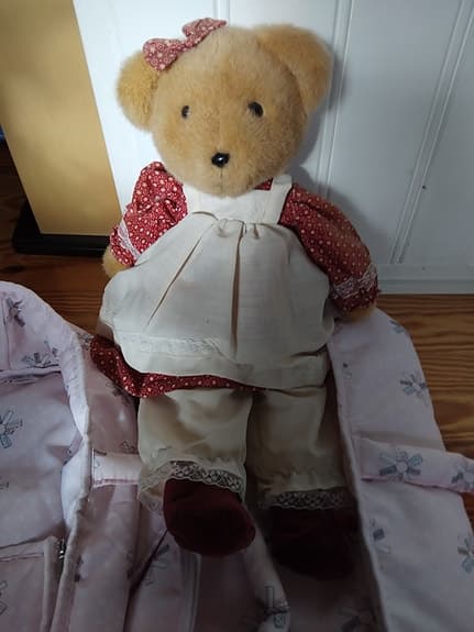 2 stycken babynest Skrållan nallen medföljer