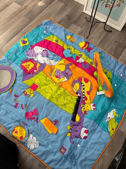 Babygym lekmatta med bågar och leksaker