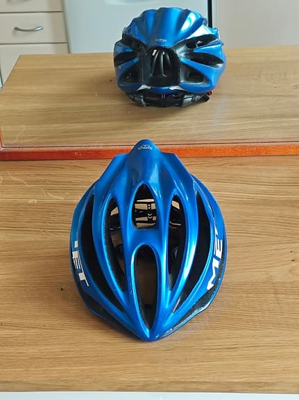 cykelhjälm MET Large 58-61cm