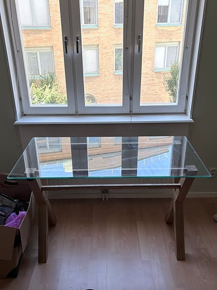 Skrivbord i glas från Jysk, AGERBY