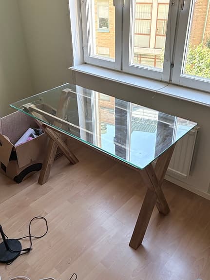 Skrivbord i glas från Jysk, AGERBY
