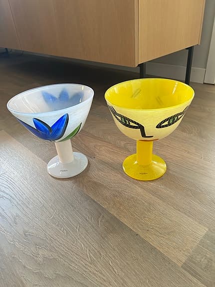 Kosta Boda skålar på fot i glas