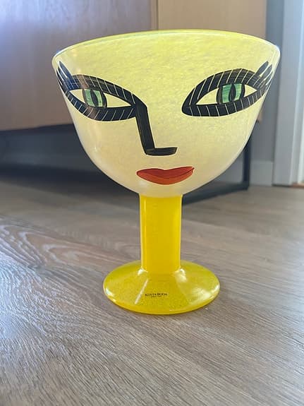 Kosta Boda skålar på fot i glas