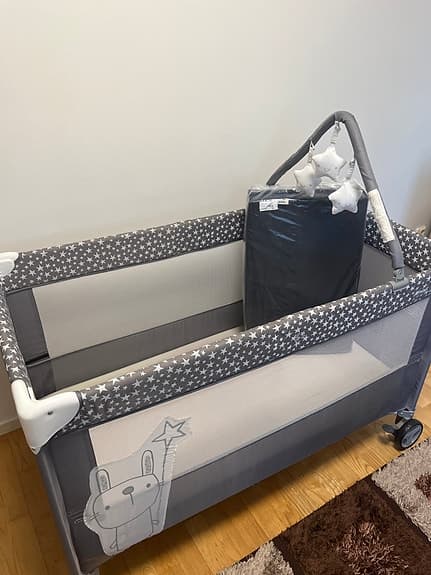 Barn säng 500kr! Plus en madras=500kr