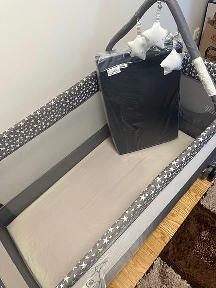 Barn säng 500kr! Plus en madras=500kr