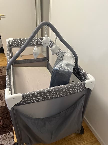 Barn säng 500kr! Plus en madras=500kr
