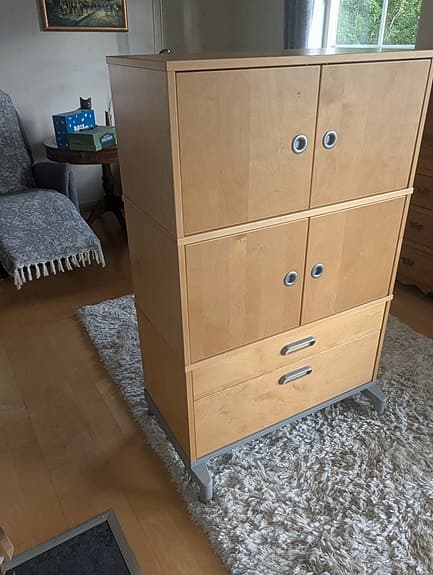 Förvaringsbyrå i tre delar