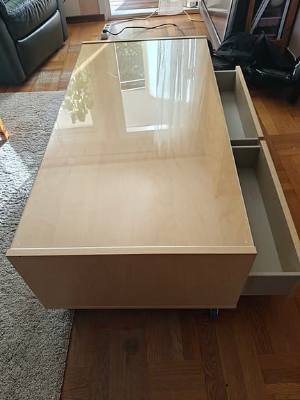 IKEA Soffbord/TV-bänk / Mediabänk i björk med glasskiva på hjul – 120 cm