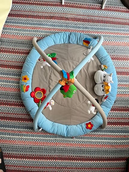 Mumin babygym lekmatta med hängande leksaker