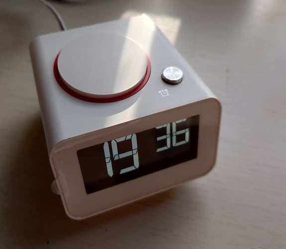 Digital väckarklocka med stor display 2x ladduttag