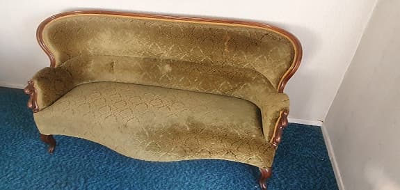 Välbevarad äldre soffa 2 meter