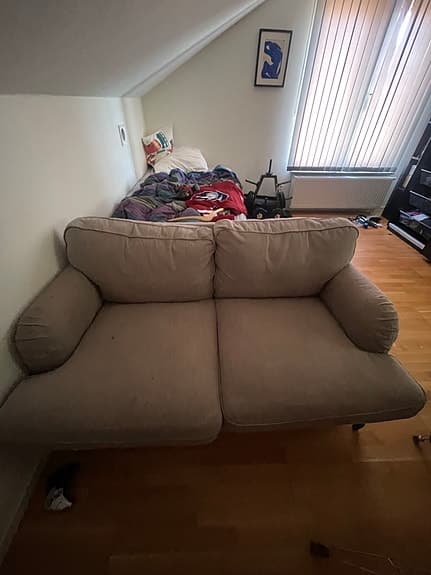 IKEA 3-sits soffa i grått – bekväm och välskött