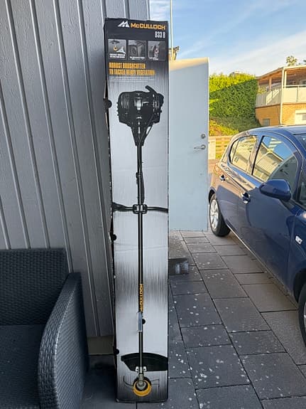 McCulloch B33 B – bensindriven grästrimmer (brushcutter).