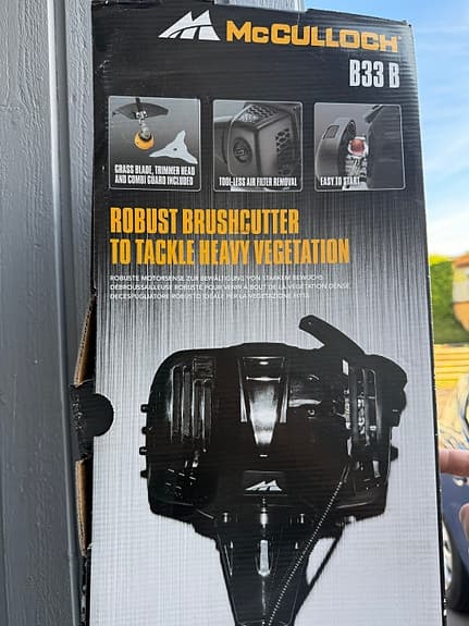McCulloch B33 B – bensindriven grästrimmer (brushcutter).
