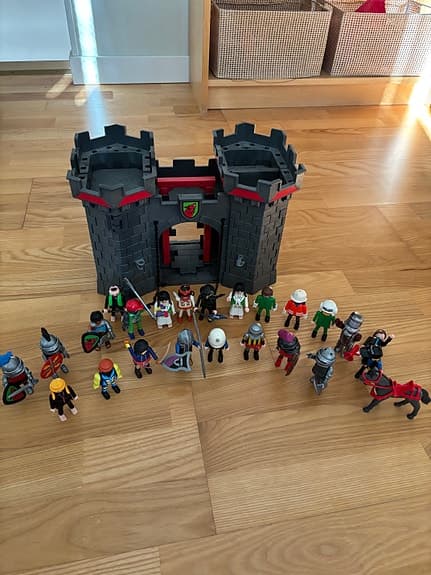 Playmobil riddarborg med figurer