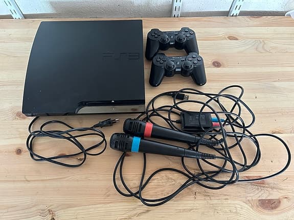 Sony PlayStation 3 slim (320GB) med 32 spel