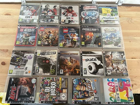 Sony PlayStation 3 slim (320GB) med 32 spel