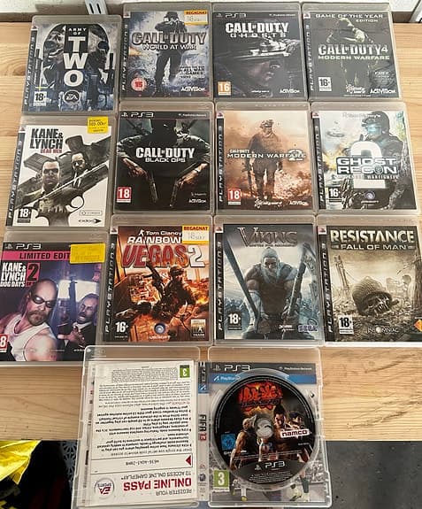 Sony PlayStation 3 slim (320GB) med 32 spel