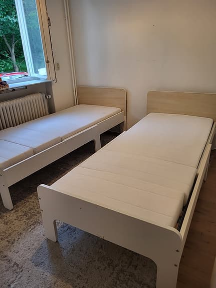 IKEA utdragbar barnsäng vit trä