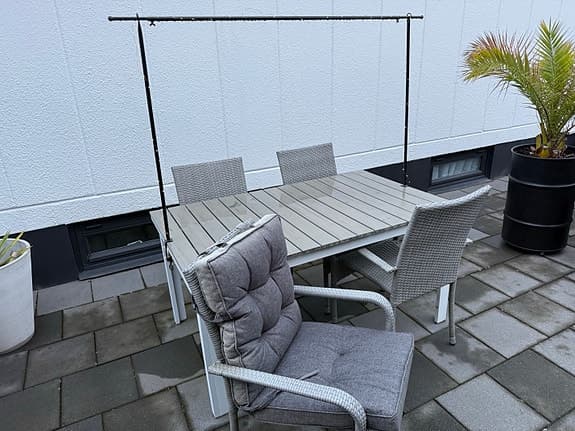 Matgrupp utebord med 4 stolar grå och dynor