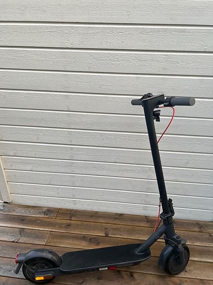 Navee elsparkcykel svart