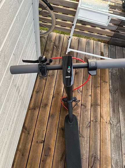 Navee elsparkcykel svart