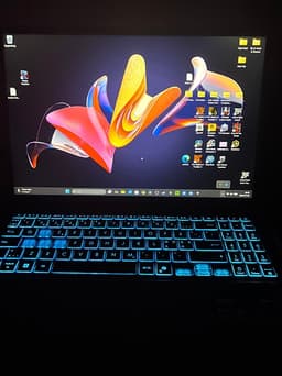 Asus V16 laptop 16" 1TB. Gaming Laptop RTX5050