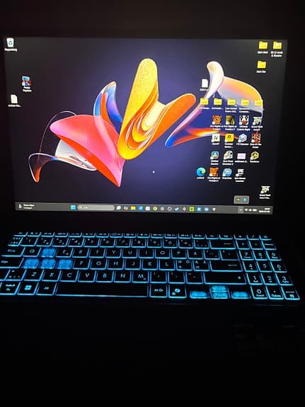 Asus V16 16"