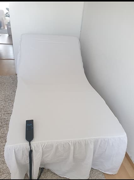 Ställbar säng