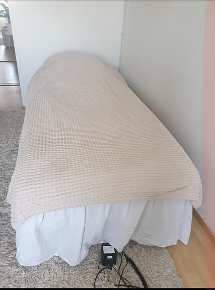 Ställbar säng