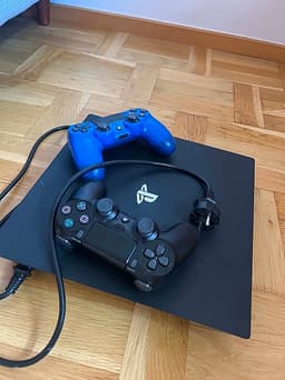 PS 4 slim.