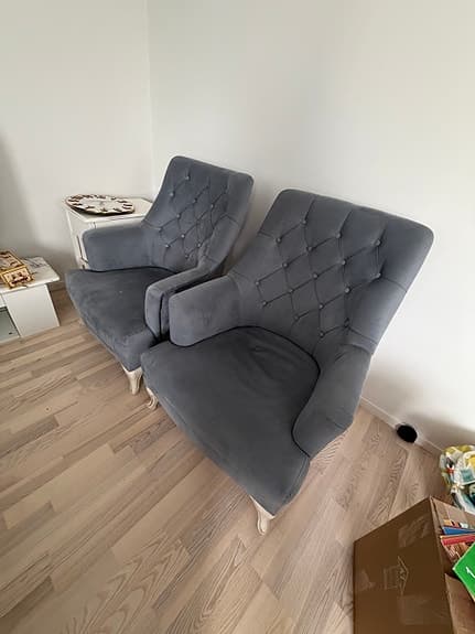 Grå soffgrupp med 2 soffor och 2 fåtöljer(bäddsoffor med förvaring )