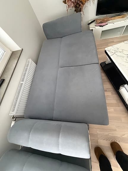 Grå soffgrupp med 2 soffor och 2 fåtöljer(bäddsoffor med förvaring )