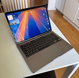 MacBook Pro 13” M1 (2020) – 16 GB RAM / 256 GB SSD