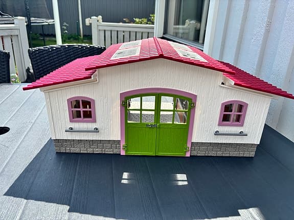 Schleich stall / bondgård med djur och figurer