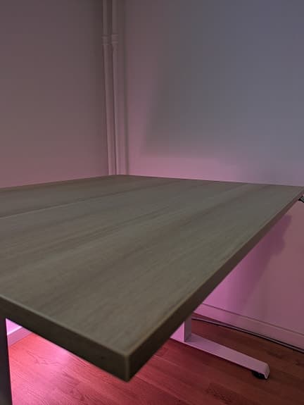 Elektriskt höj- och sänkbart skrivbord