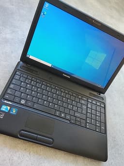 Toshiba Windows 10, Intel Core i3 2.40 GHz. 232GB HDD, 2GB RAM
