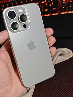 iPhone 15 Pro 128GB Natural Titanium - Batterihälsa 100% (Endast eSIM)