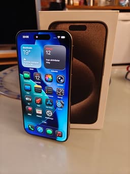 iPhone 15 Pro 256GB Natural Titanium – fint skick, skärmskydd