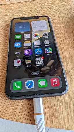 Apple iPhone 11 64 GB svart. Bra batteri
