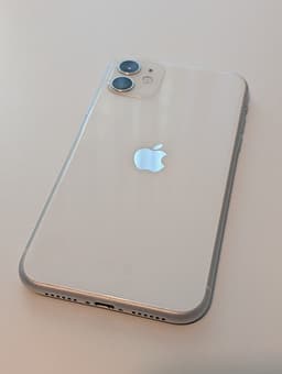 iPhone 11 / 128 GB / Vit – Mycket fint skick!