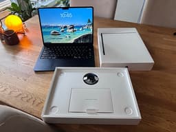 MacBook Air M2 13" - 8 GB RAM / 512 GB SSD - MIDNIGHT - Mycket fint skick