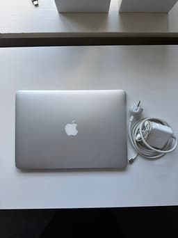 MacBook Air 13” 2017 – 8 GB RAM / 128 GB SSD