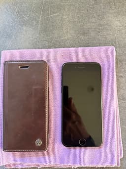 Välskött IPhone SE 2020