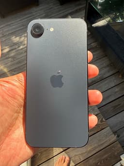 Apple iPhone 16e 128 GB svart nyskick