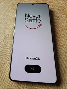 OnePlus 13 512gb 16gb RAM Arctic white